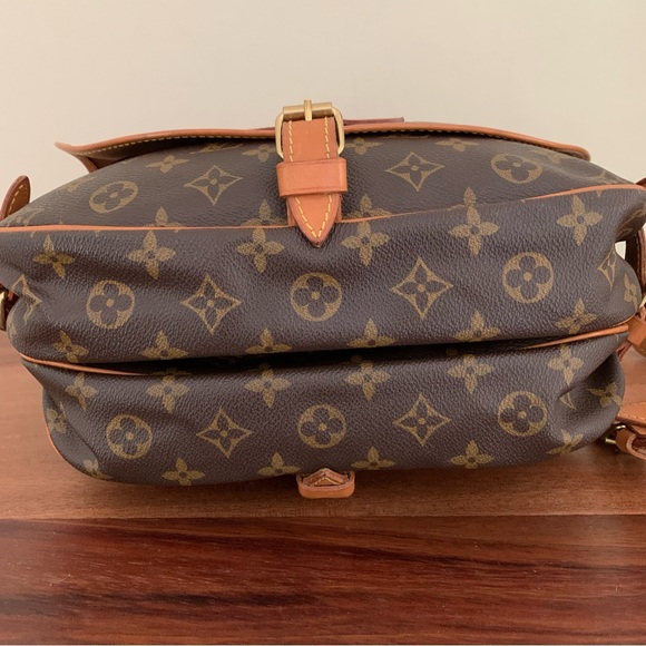 Vintage authentic Louis Vuitton Saumur 30 crossbody - Picture 5 of 16